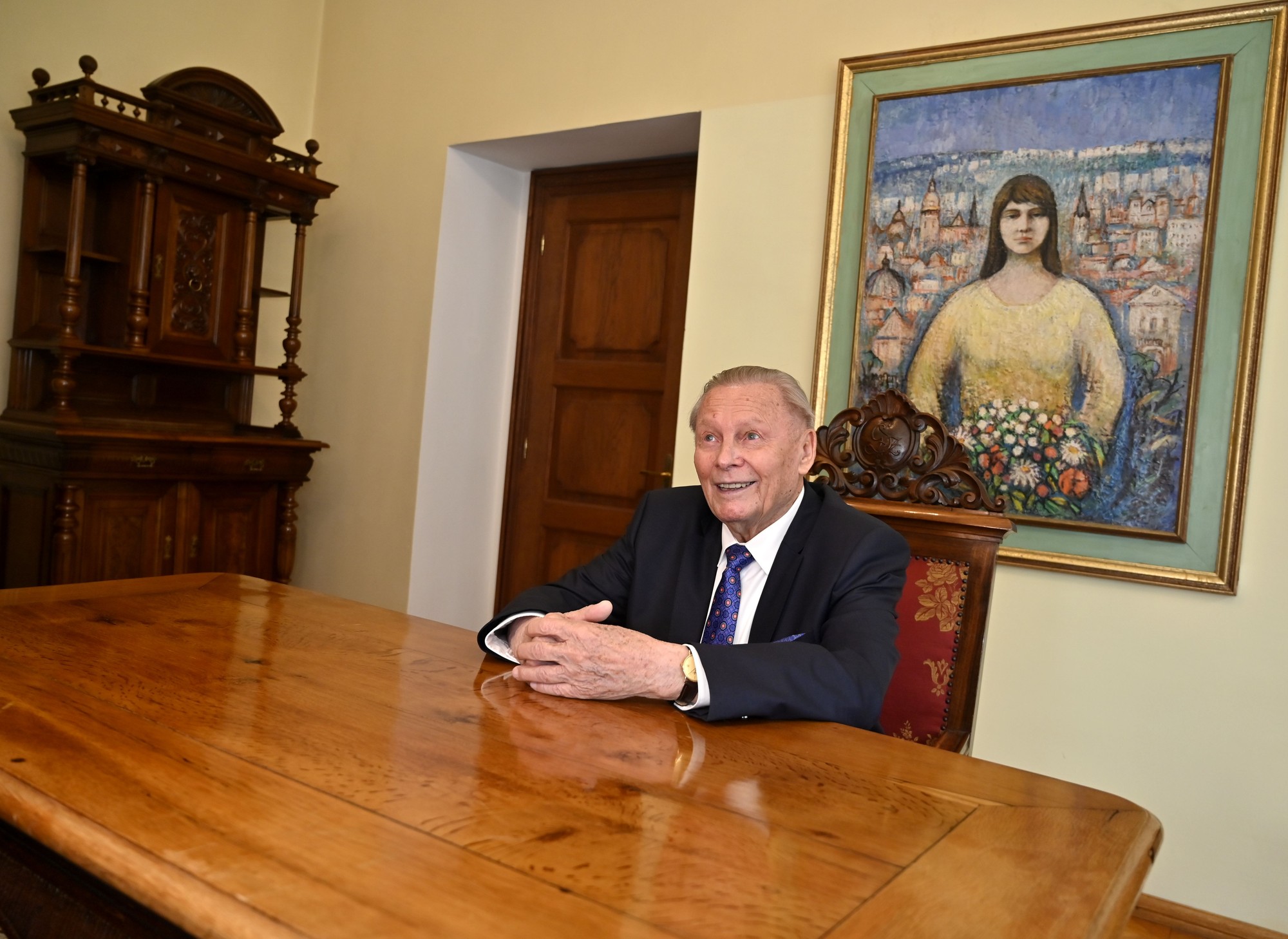 Rudolf Schuster má svoju pracovňu v Historickej radnici v Košiciach.