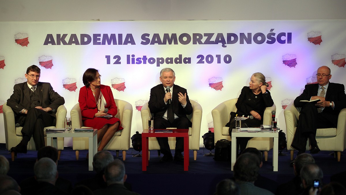 Prezes PiS Jarosław Kaczyński zainaugurował w Warszawie działalność Akademii Samorządności. To przedsięwzięcie, które będziemy realizować także po wyborach samorządowych - deklarują politycy PiS.