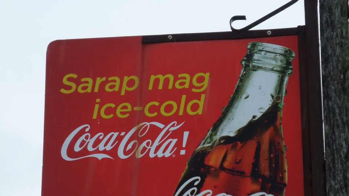 Po raz pierwszy od 60 lat firma Coca-Cola planuje sprzedawać swoje napoje w Birmie. Jest to związane z decyzją amerykańskiego rządu w sprawie zawieszenia sankcji dotyczących inwestycji w kraju, który wprowadza demokratyczne reformy - pisze w piątek agencja AP.