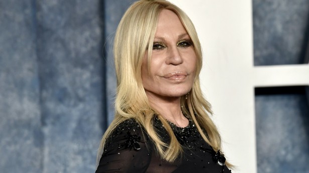 Donatella Versace odchodzi. Koniec ważnej epoki włoskiego domu mody