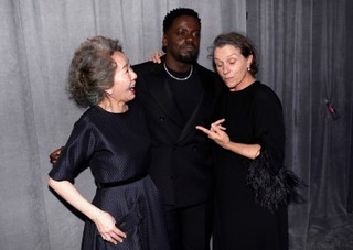 Yuh-Jung Youn, Daniel Kaluuya i Frances McDormand