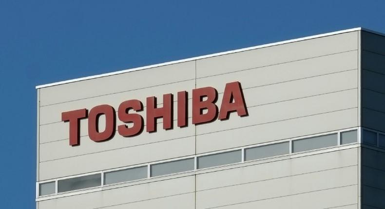 Toshiba's stock price dropped by 20.42 percent to 311.60 yen December 28, 2016, the largest fall allowed for a single day, about 30 minutes after the opening bell