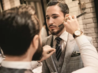 Na fali mody na zarost i zadbaną fryzurę barber shopy zrobiły w Polsce wielką karierę, przyjmując rolę ekspertów ds. męskiego wizerunku