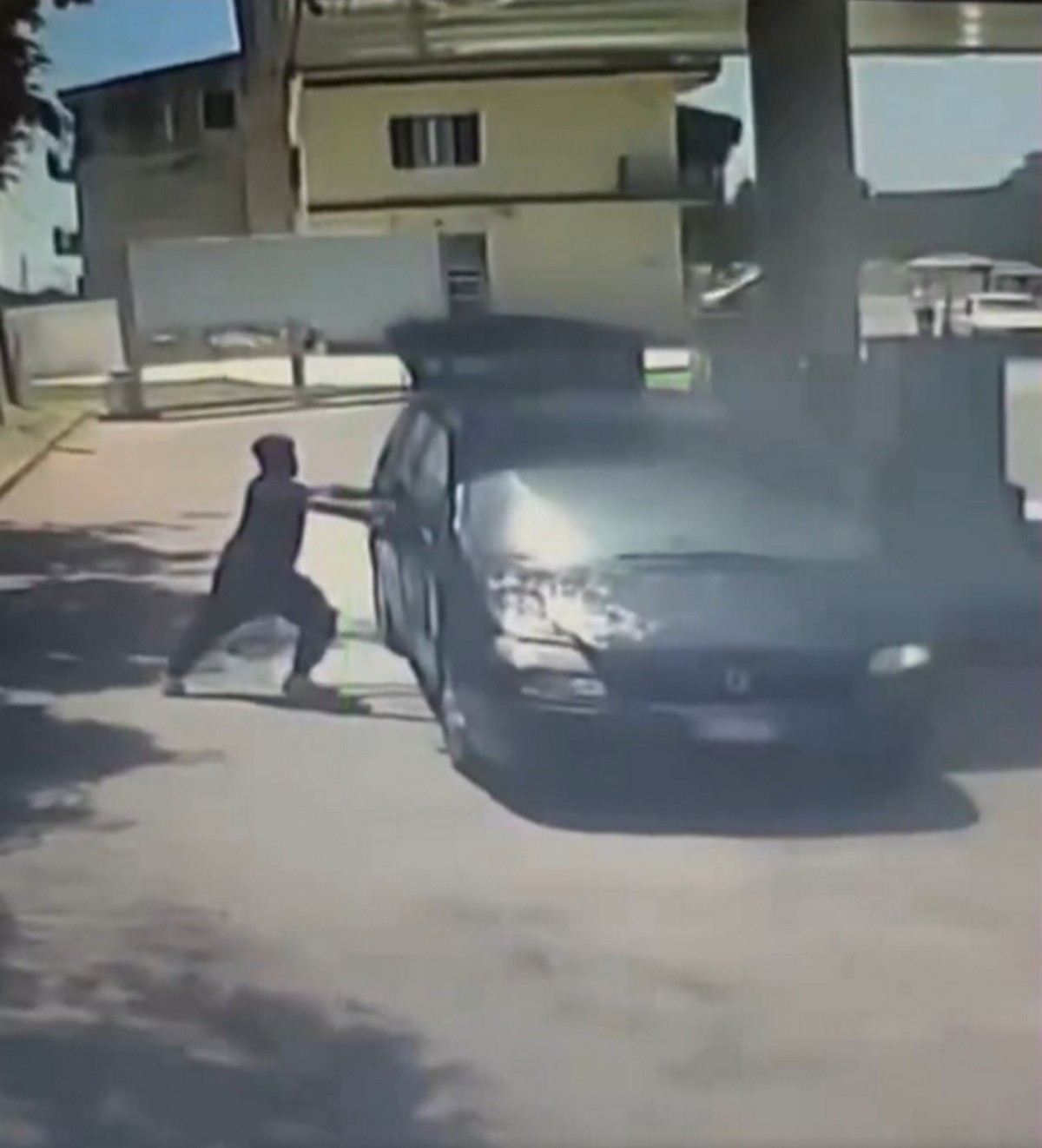 Zbierali truskawki za 190 zł dziennie. Potem spalono ich żywcem