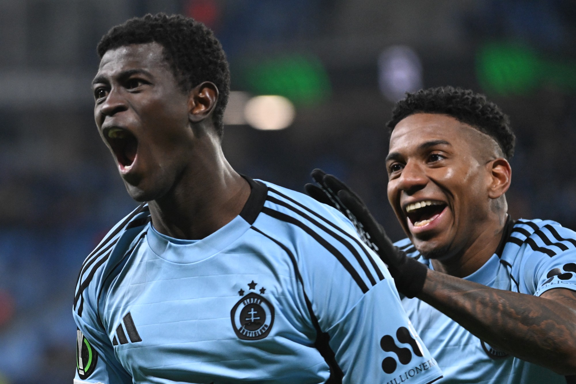 Alasana Yirajang a Cesar Blackman.