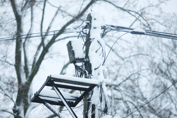 Dramatyczna akcja strażaków. Piechotą nieśli butlę tlenu; kiedy dotarli, było już za późno