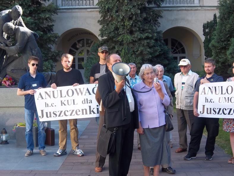 Na dziedzińcu KUL przemawiają świadkowie ludobójstwa dokonanego przez UPA, fot. Zdzisław Koguciuk