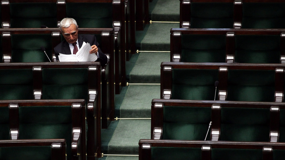 W ciągu tygodnia, dziesięciu dni może nastąpić odtajnienie materiałów źródłowych do raportu NIK i wtedy będzie odtajniony też raport ws. szczegółów dot. umowy gazowej z Rosją z 2010 r. – mówił dziś Pełnomocnik Rządu do spraw Strategicznej Infrastruktury Energetycznej Piotr Naimski.