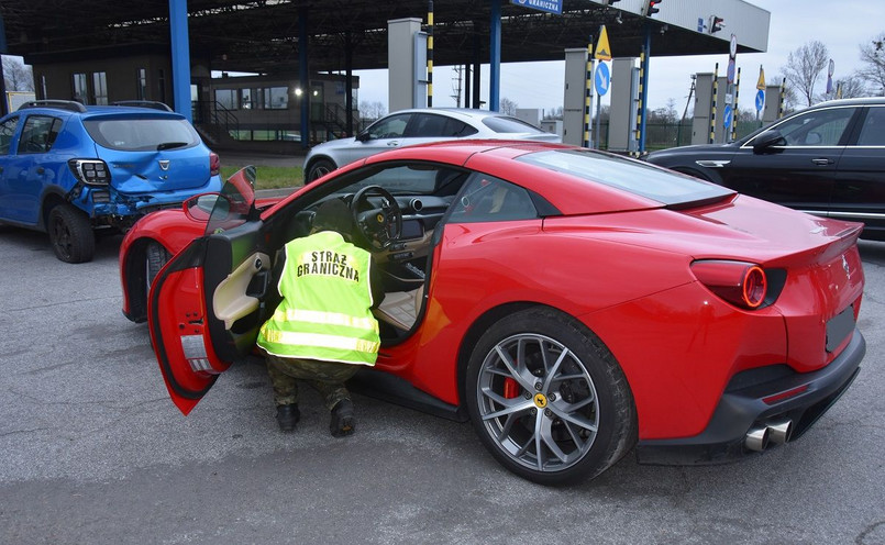 Straż Graniczna odzyskała poszukiwane Ferrari Portofino o wartości 1,2 mln zł