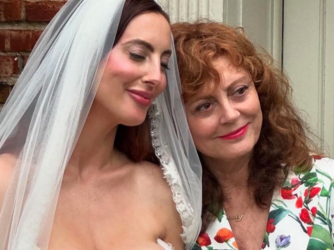Internet je skandalizovan venčanicom ćerke Suzan Sarandon i njen dekolte je glavna tema