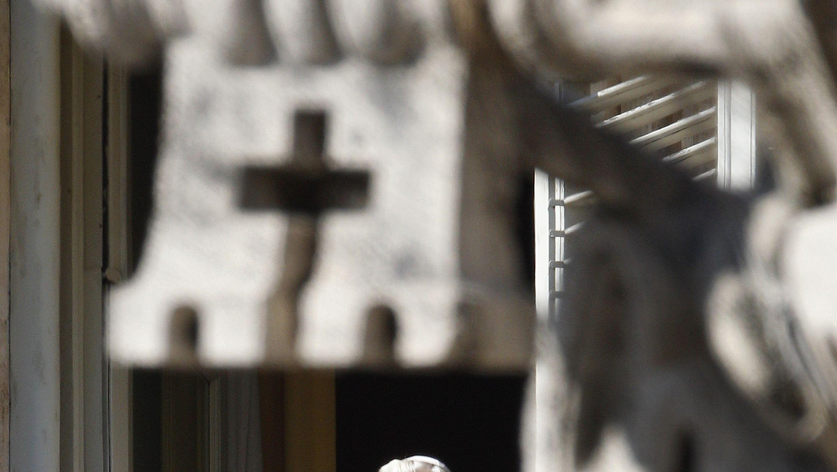 Podczas spotkania z wiernymi na modlitwie Anioł Pański Benedykt XVI mówił o obchodzonym w Polsce Dniu Solidarności z Kościołem Prześladowanym i biednym, na którego "dramat" papież pragnął "uwrażliwić". Nawiązał również do beatyfikacji austriackiego księdza męczennika, zamordowanego przez nazistów.