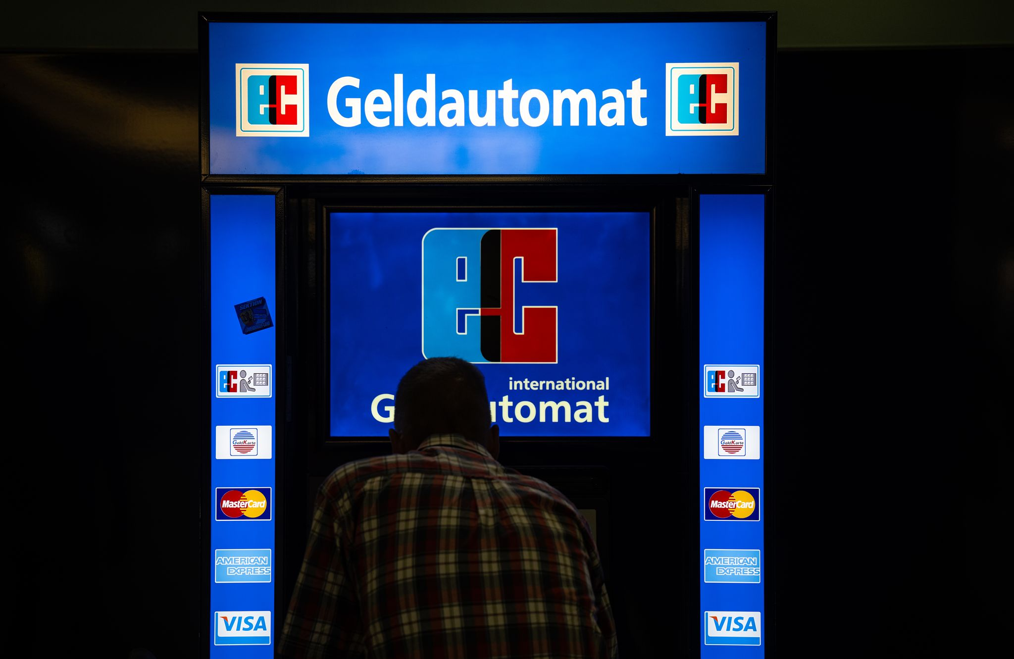 EU beschließt: Bis 150 Euro bei Einzelhändlern abheben - ohne Kaufzwang