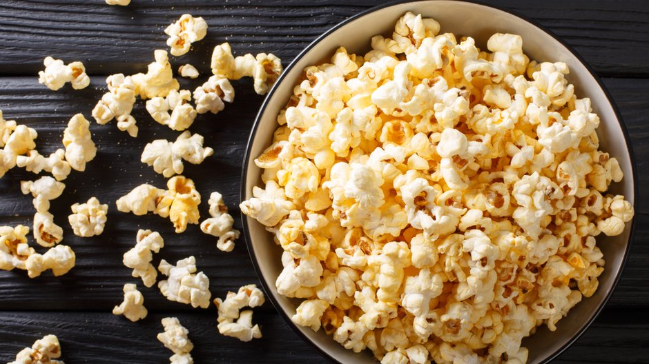 Domowy popcorn smakuje wyśmienicie - FomaA/stock.adobe.com