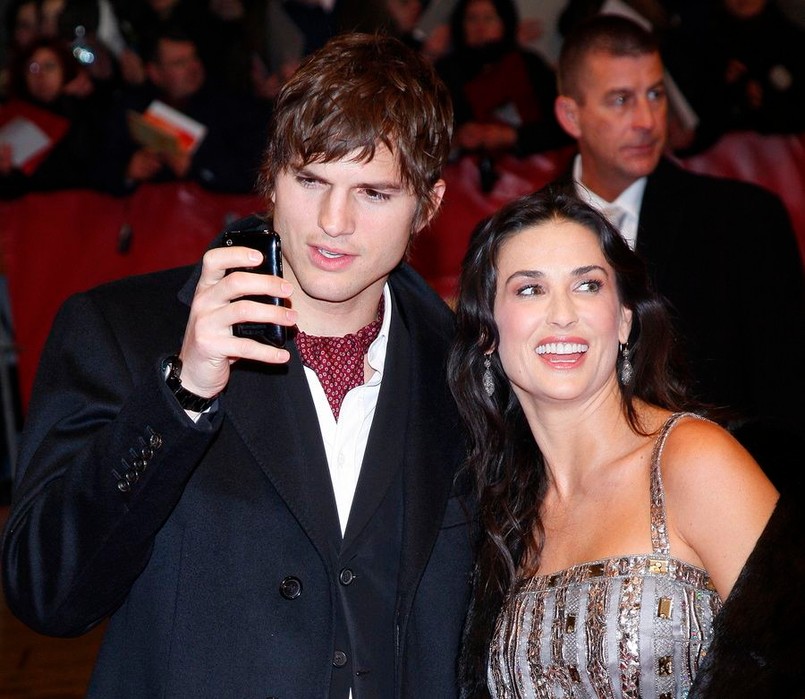 Fanom Demi Moore ciężko będzie puścić płazem zdradę, jakiej wobec niej dopuścił się Ashton Kutcher. Aktorka dopiero teraz zaczyna zbierać się po ciosie, jaki zadał jej mąż