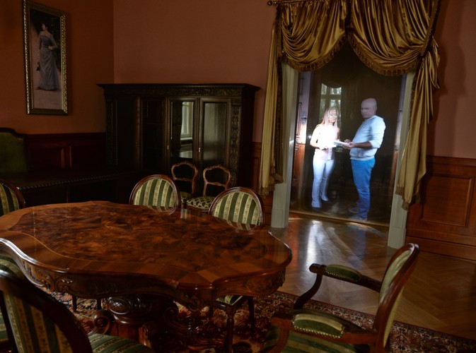 Hologramy uczą historii pałacu