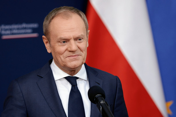 Tusk kpi z PiS, CPK i Izery. "Przecież oni nawet..."