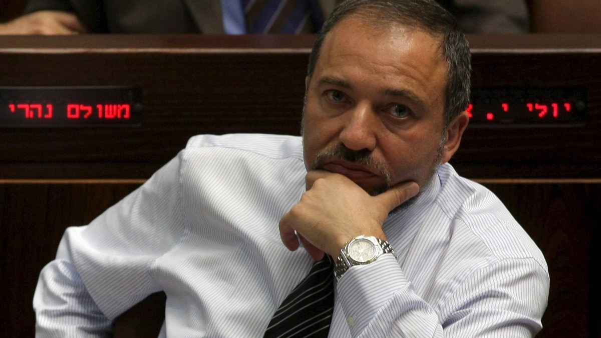 Szef izraelskiej dyplomacji Awigdor Lieberman wezwał do wytyczenia na nowo granic Izraela tak, aby wykluczyć część arabskich obywateli państwa żydowskiego.