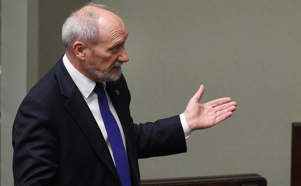 Antoni Macierewicz mówi, że instytucjonalne stosunki z prezydentem są "poprawne"