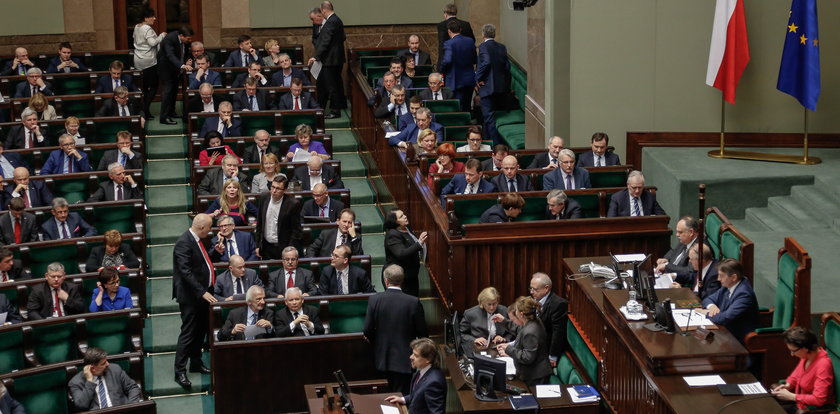 Ustawa medialna dzieli PiS. Boją się o posady