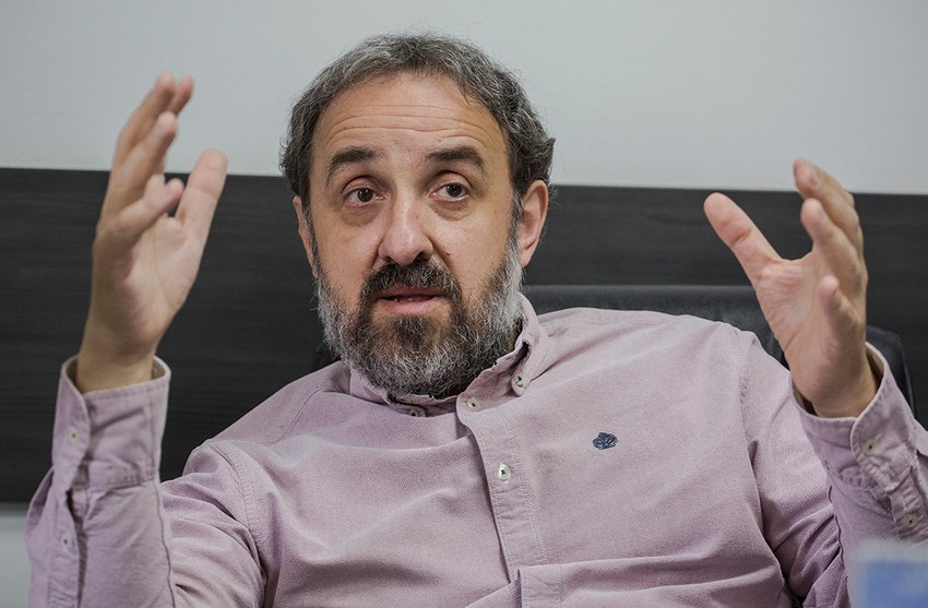 Sati i sati na internetu, zapostavljanje druženja sa vršnjacima i izmenjen odnos sa roditeljima alarm su da se s detetom nešto dešava:  Dr Ivica Mladenović, načelnik Klinike za bolesti zavisnosti