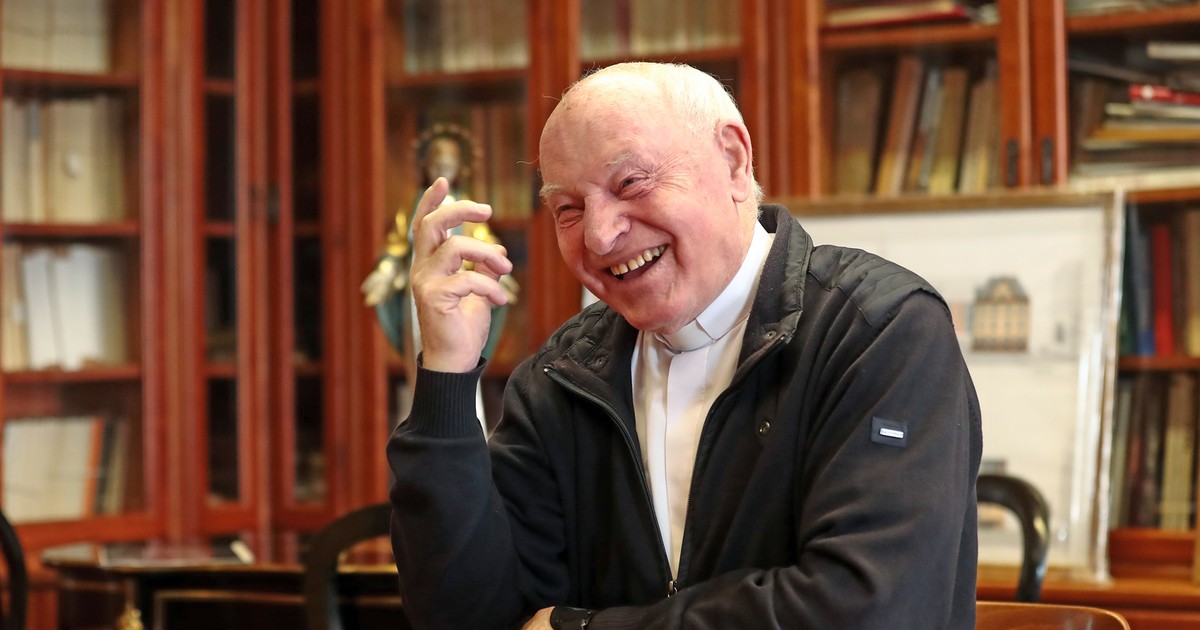 Rendkívüli műsorváltozás: Kozma Imre atyára emlékezik a közmédia