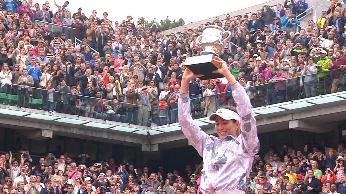 22-letnia reprezentantka Hiszpanii w pełni zasłużenie wygrała w sobotnim finale French Open z Sereną Williams 7:5, 6:4. Przed rozpoczęciem tegorocznego turnieju na kortach im. Rolanda Garrosa Garbine Muguruza zajmowała czwarte miejsce w światowym rankingu WTA. Po triumfie nad Amerykanką awansuje na drugą pozycję. Na trzecią spadnie Agnieszka Radwańska, a czwartą Angelique Kerber.