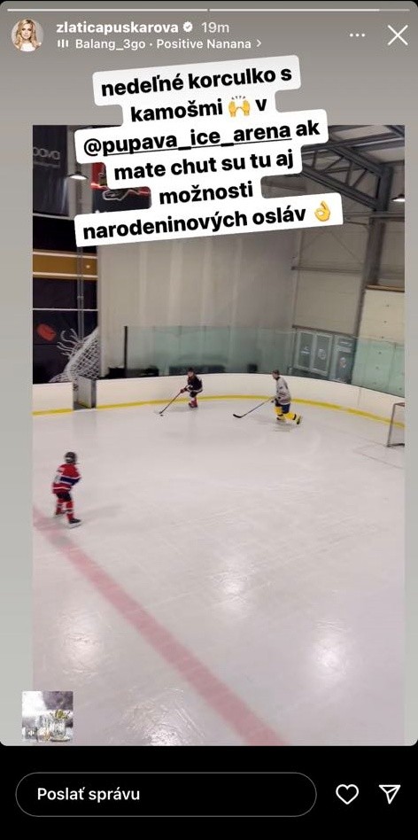 Zlatica trávila nedeľu na zimnom štadióne.