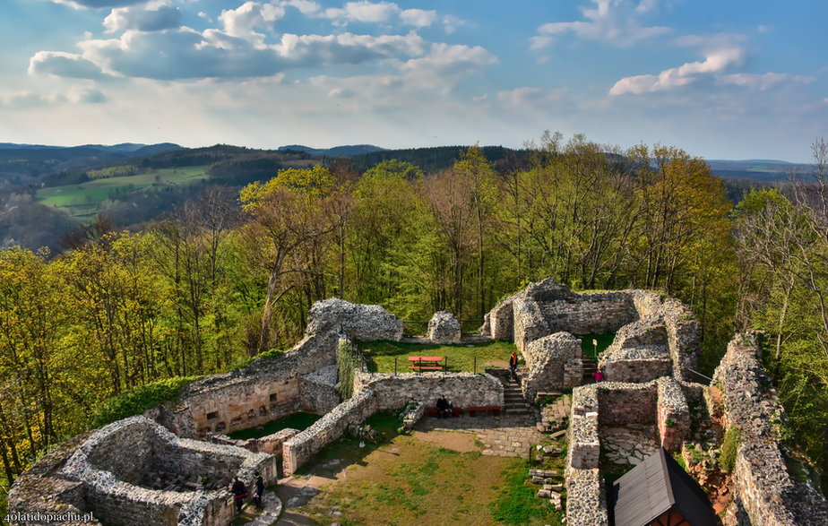 Zamek Wleń / Lenno - widok współczesny z wieży zamkowej