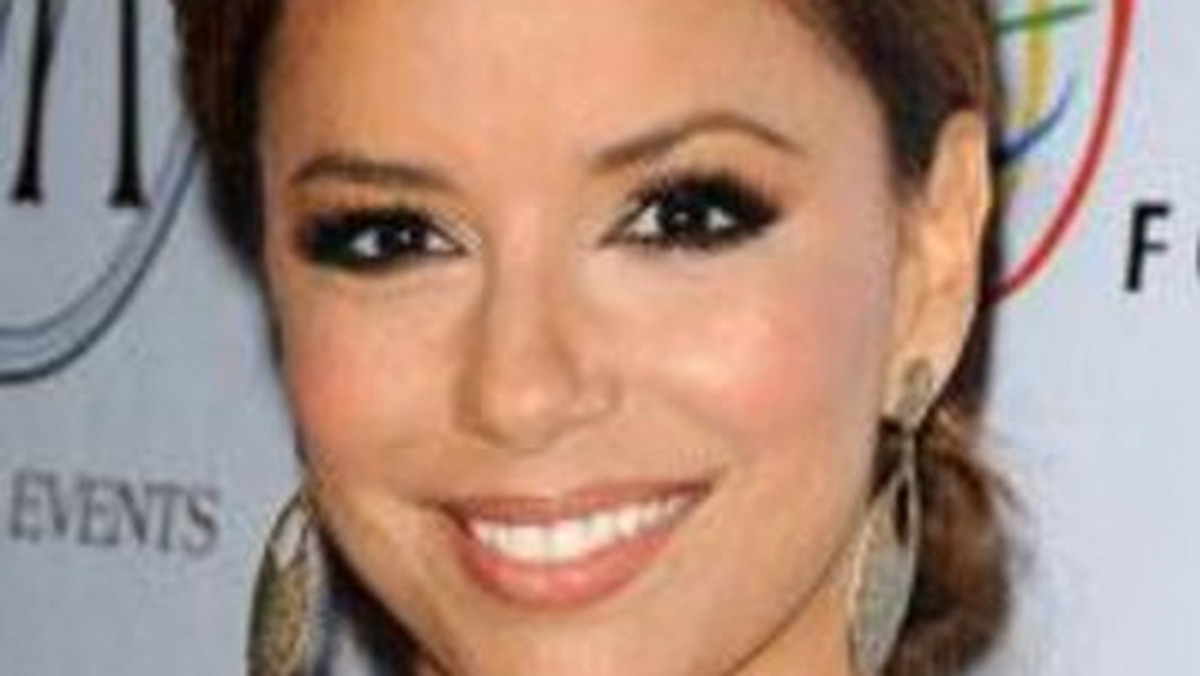 Eva Longoria nie ukrywa, że chce powiększyć swoją rodzinę. Na razie gwiazda serialu "Gotowe na wszystko" zdobywała rodzicielskie szlify podczas akcji charytatywnej zorganizowanej przez stylistę fryzur Kena Pavesa. Dochód ze spotkania ma zostać przekazany na pomoc dzieciom chorym na raka.

fot. Ons.pl