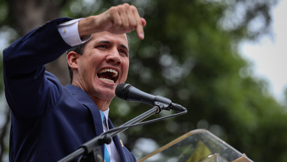 Tymczasowy prezydent Wenezueli Juan Guaido wezwał wczoraj społeczeństwo swojego kraju do zorganizowania 1 maja "największej manifestacji w historii kraju". W ten sposób Guaido chce wywrzeć kolejny nacisk na nieuznawanego przez społeczność międzynarodową urzędującego szefa państwa Nicolasa Maduro.