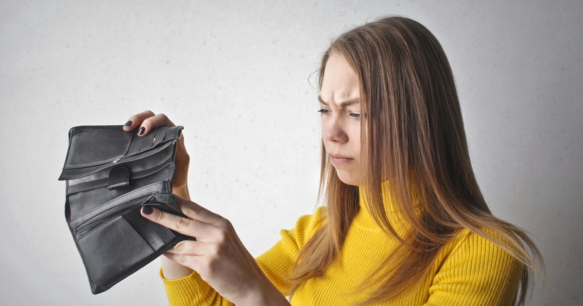 Stało się. Coraz mniej Polaków nosi portfele