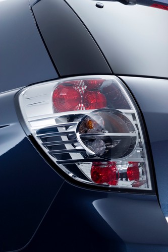 Tylne lampy też są przyciemnione