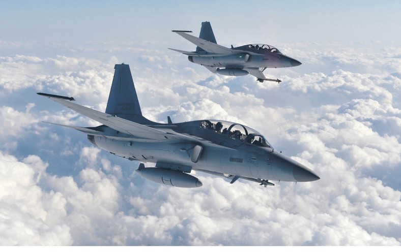 Koreańskie samoloty FA-50. Polska w pierwszej partii kupiła 12 takich maszyn. Z wersja PL nabędziemy ich 48