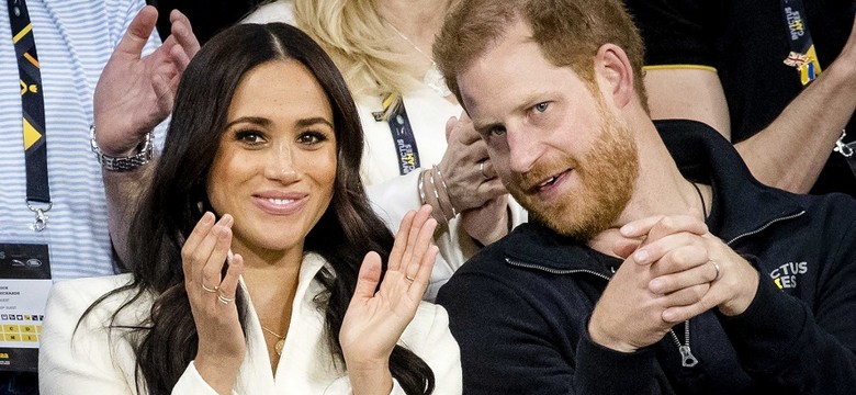 "Może Kate zakupy nosić". Internauci krytykują figurę i styl Meghan Markle. FOTO