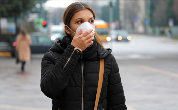 Powód do noszenia maseczek. Niska wilgotność powietrza zwiększa ryzyko zachorowań na COVID-19