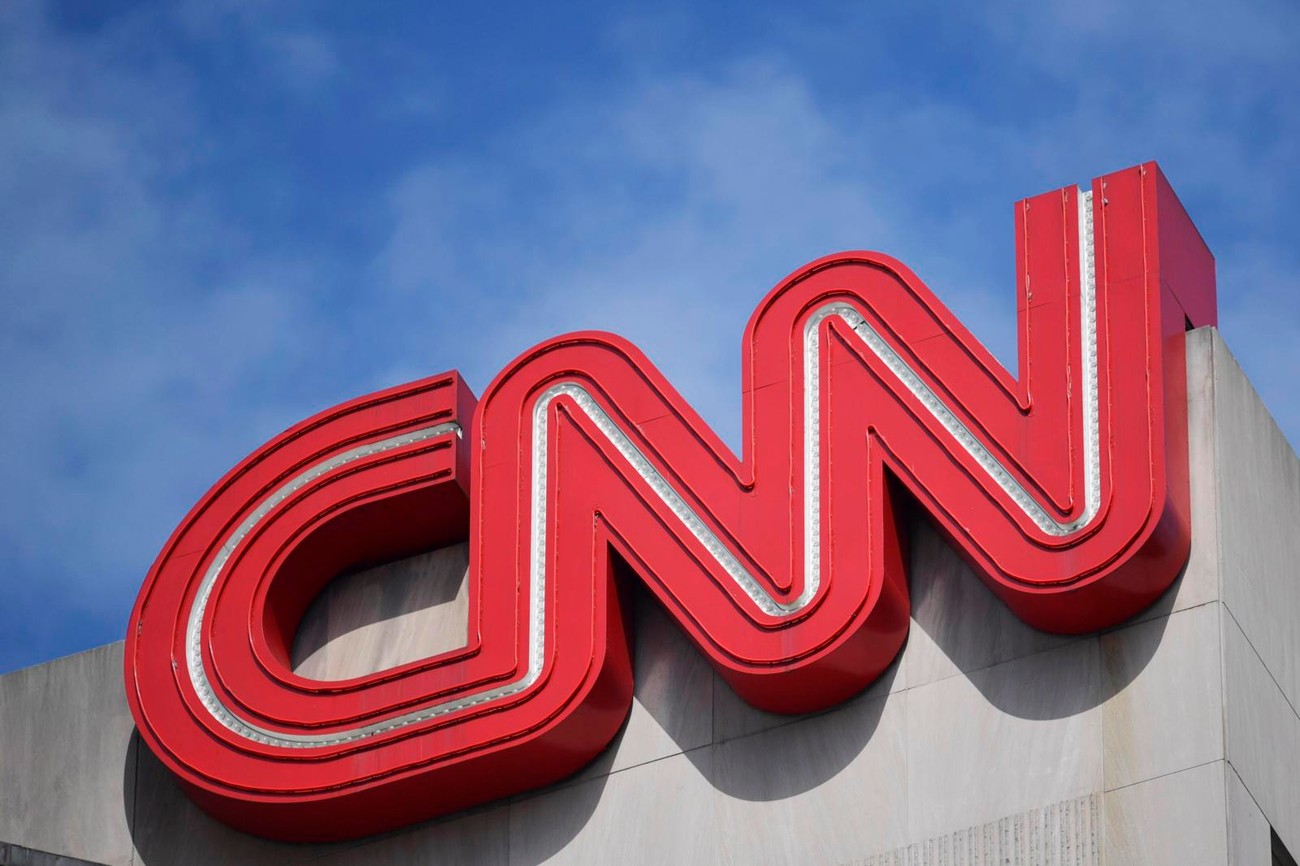Spremaju se masovni otkazi: CNN planira da ugasi 100 radnih mesta zbog prelaska na veštačku inteligenciju