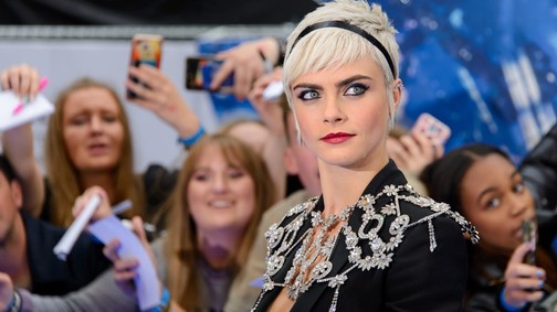 „Mindannyiunk feladata, hogy kiálljunk egymásért” – Cara Delevingne a nők és a transzneműek jogaiért harcol