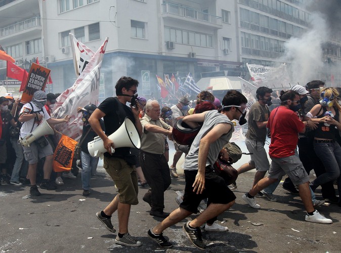 Grecy nie chcą oszczędzać - wyszli na ulice