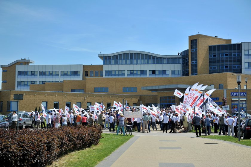 Pikieta Solidarności przed szpitalem w Radomsku