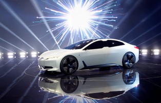 To największa wystawa samochodowa na świecie. Zobacz, co ma do pokazania branża motoryzacyjna