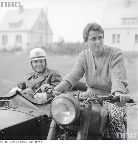 Milicjant na motocyklu M-72