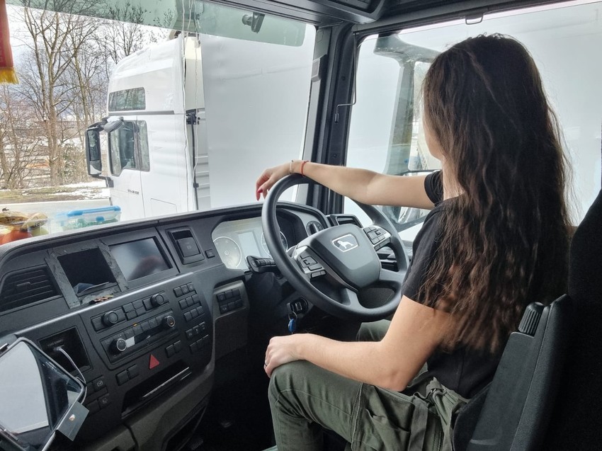 Već dve godine vozi kamion zajedno sa suprugom