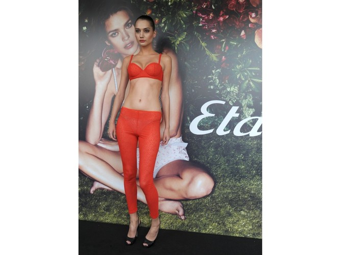 Dziewczyny są gorrrące - pokaz bielizny i strojów kąpielowych marki Etam z kolekcji lato 2011