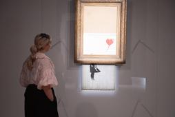 Love is in the Bin (Miłość jest w koszu, w połowie zniszczone dzieło Banksy'ego zostało sprzedane za rekordową kwotę 18,5 mln funtów.
