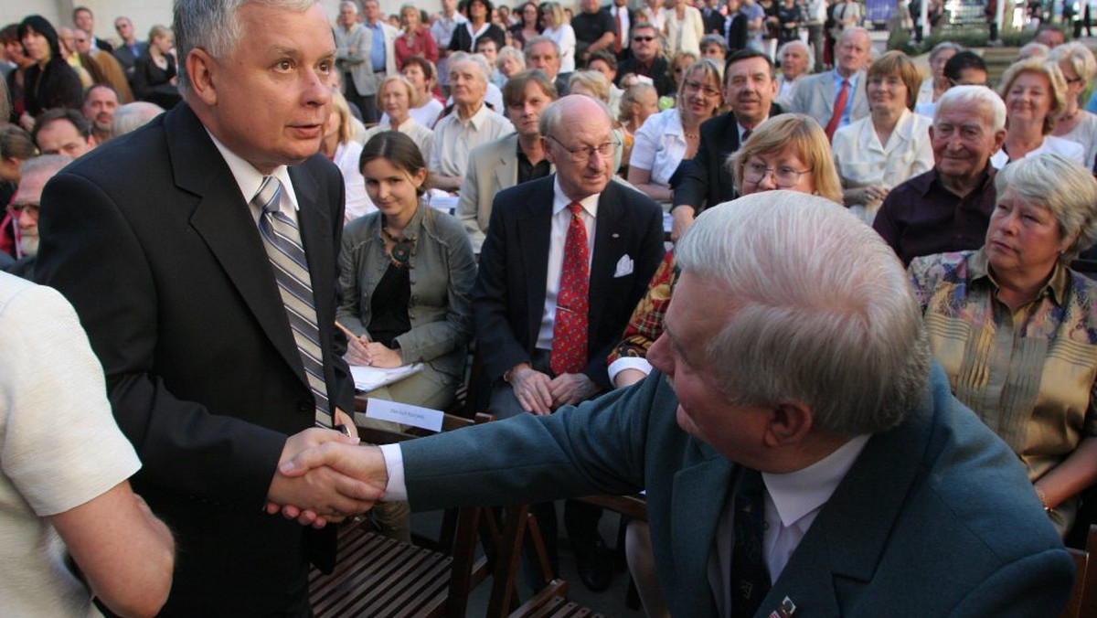 - W przyszłym roku czeka nas bardzo ważna 30. rocznica powstania "Solidarności". Mam nadzieję, że będziemy świętować ją wspólnie, także z Lechem Wałęsą, ponad wszelkimi podziałami - mówi w wywiadzie dla "Wprost" Lech Kaczyński.