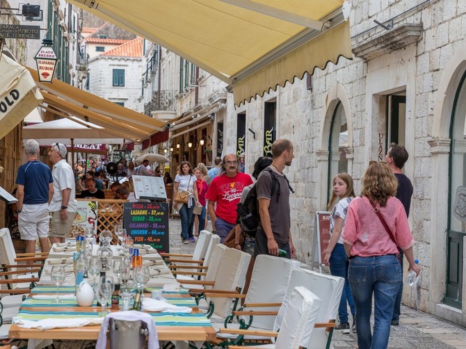 Srpkinja slikala cene u restoranima u Dubrovniku, popara košta kao da je od zlata