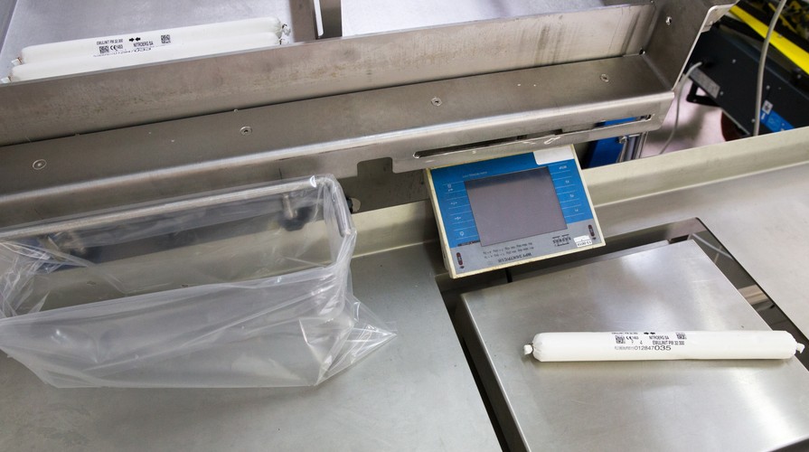 W fabryce w Bieruniu produkowane są zapalniki oraz materiały wybuchowe emulsyjne w dwóch postaciach: luźnej, o konsystencji żelu oraz nabojowanej (pakowanej). <br><br> (mr) PAP/Andrzej Grygiel