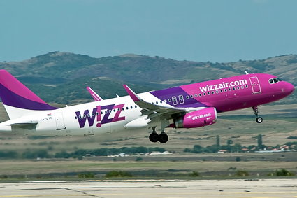 "Białe plamy" na siatce lotów Wizz Air. Przez niski poziom wyszczepienia w Polsce