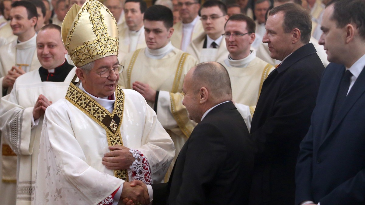 Uroczystą mszę w jubileusz 25-lecia nominacji i sakry biskupiej abp. Sławoja Leszka Głódzia odprawiono dzisiaj w jasnogórskiej bazylice. Listy gratulacyjne z tej okazji przesłali prezydent Andrzej Duda, papież Franciszek i prezes PiS Jarosław Kaczyński.