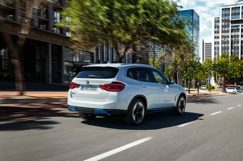 BMW iX3, czyli elektryczny SUV z „oscarowym” dźwiękiem